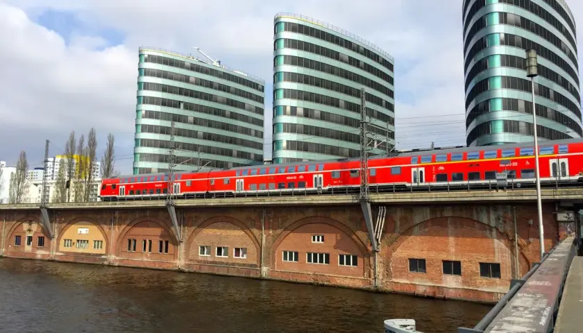 Jaka rzeka płynie przez Berlin? Szprewa i wodne sekrety miasta