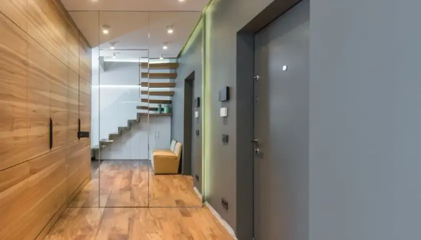 Jaki kolor do przedpokoju Dulux? 5 jasnych odcieni, które powiększą przestrzeń