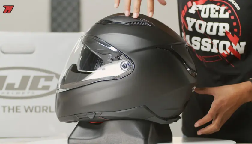Casco HJC F70 negro mate, ideal para pilotos que buscan seguridad y estilo. ¡Descubre las opiniones!
