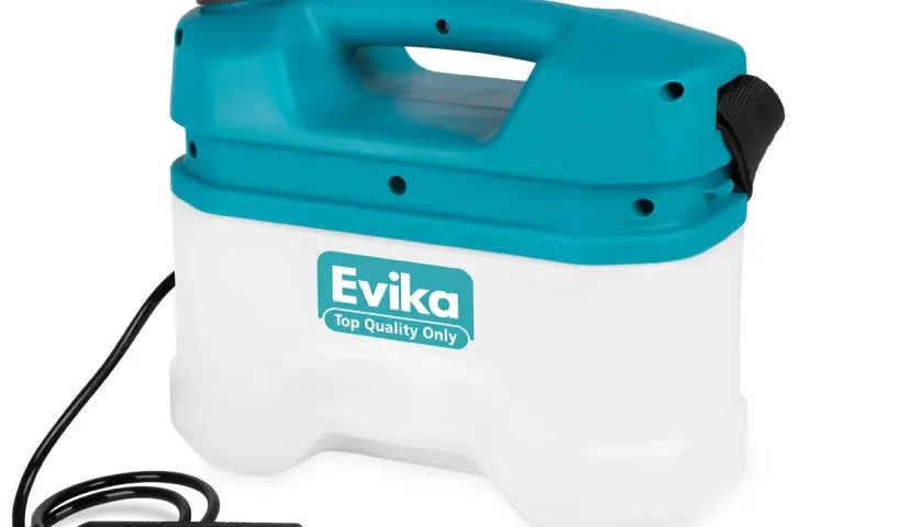 Ein weißer und türkiser Rückensprühgerät mit dem Logo "Evika" und einem Sprüharm.