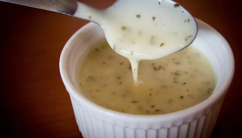 Zdrowe sposoby na zagęszczenie sosu fit bez mąki i kalorii