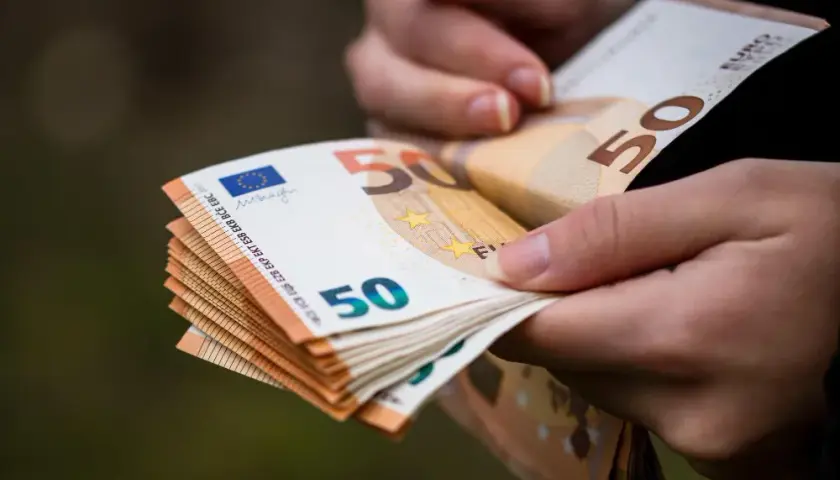 Ile zarabia opiekunka środowiskowa? Zaskakujące fakty o wynagrodzeniu
