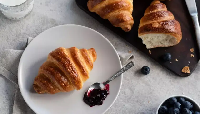 Jak zrobić idealne croissanty – historia, przepisy i sekrety pieczenia