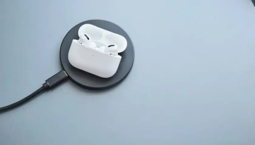 Kiedy AirPods są naładowane? Oto jak rozpoznać pełne ładowanie