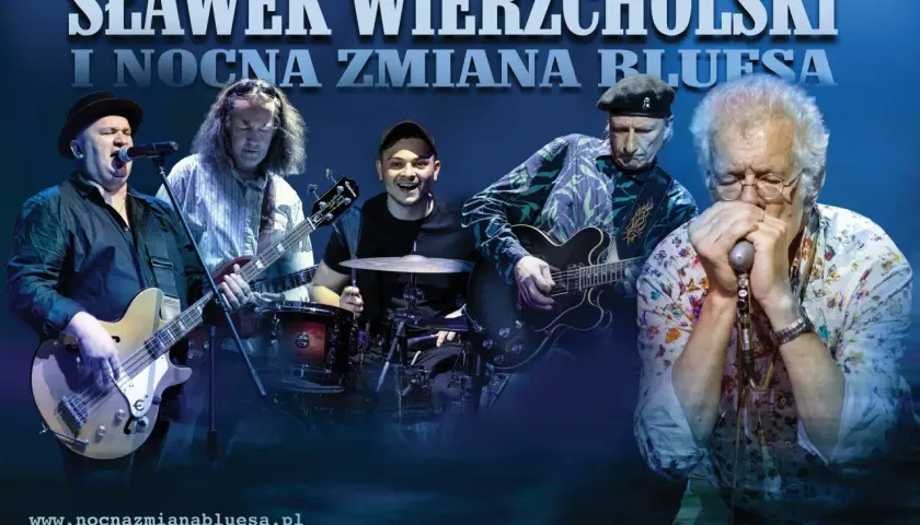 Zespół Sławka Wierzcholskiego i Nocna Zmiana Bluesa na scenie. Muzycy grają na gitarach, basie i perkusji, a Sławek Wierzcholski gra na harmonijce ustnej.