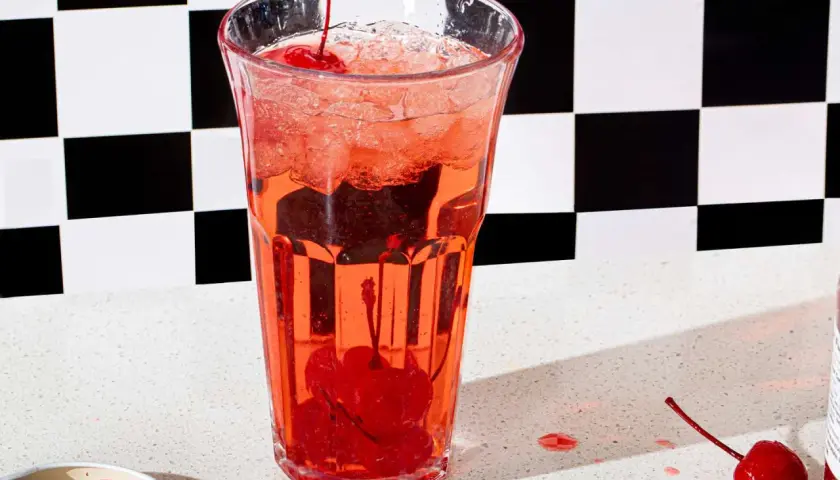 Jak przygotować idealny drink shirley temple – przepisy i historie