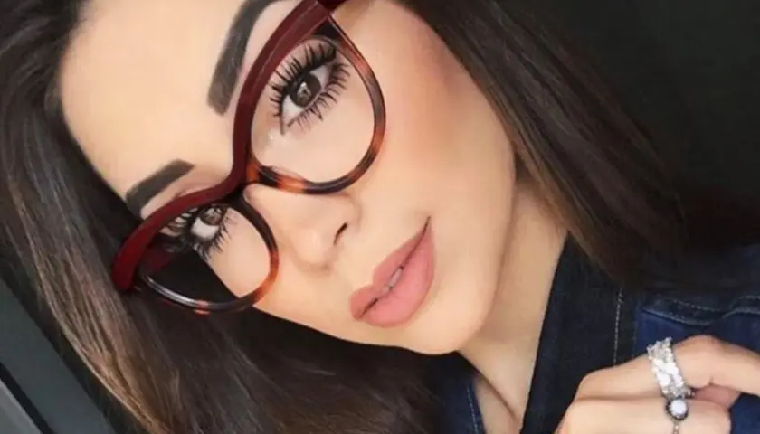 Czy okulary kujonki są modne? Trendy i stylizacje 2023