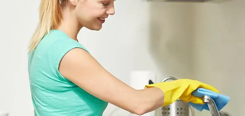 Jak usunąć kamień ze zlewu? Skuteczne metody na limescale w domu