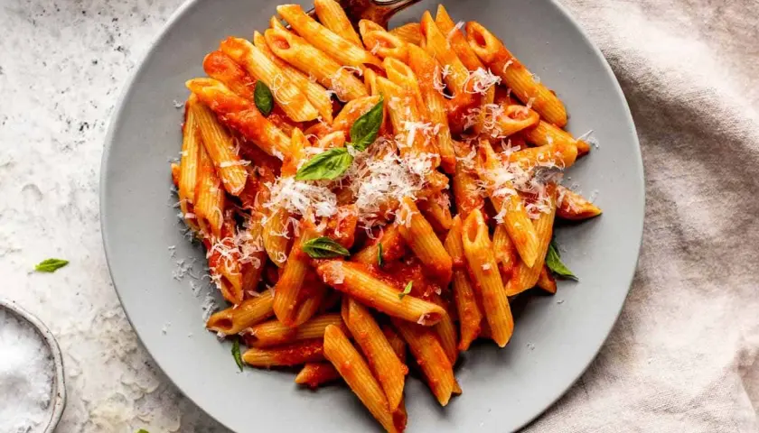 Penne pomodoro: Prosty przepis na pyszny makaron w 30 minut