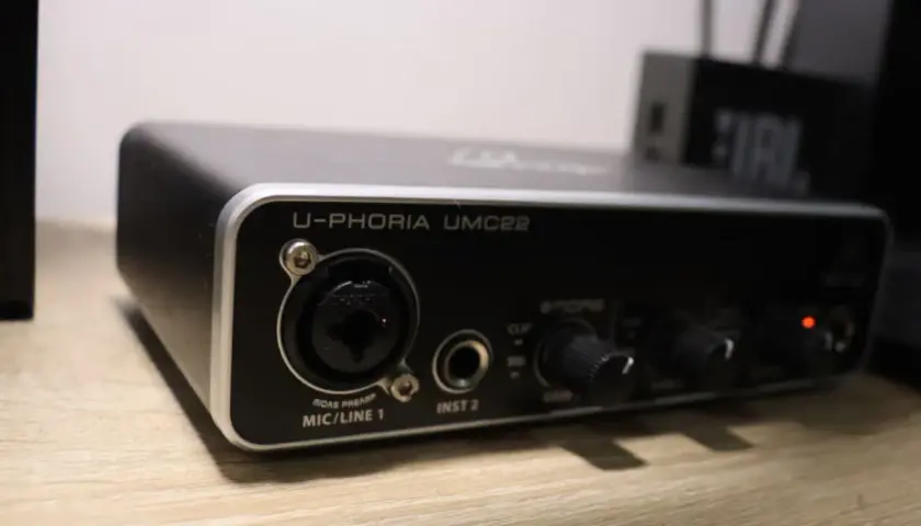 Jak podłączyć gitarę elektryczną do komputera bez zbędnych problemów
