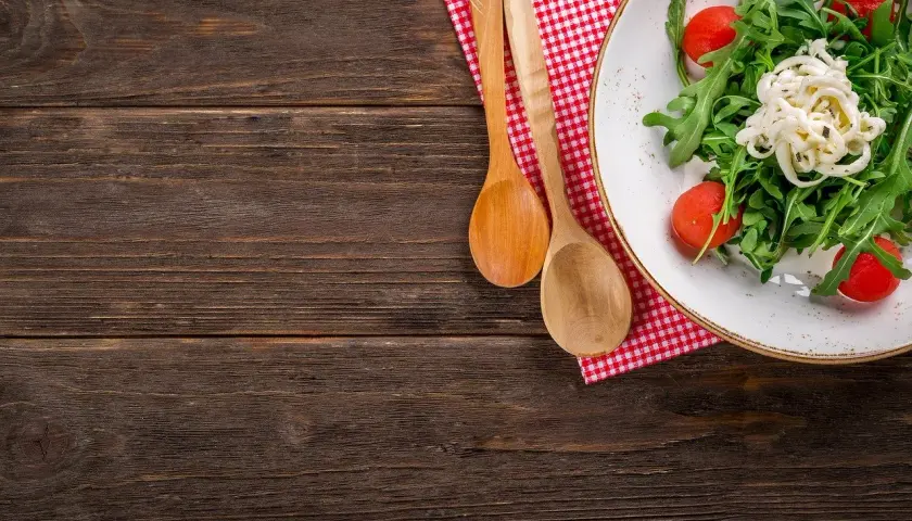 Najlepszy sos do sałatki cezar – przepisy i porady na idealny dressing