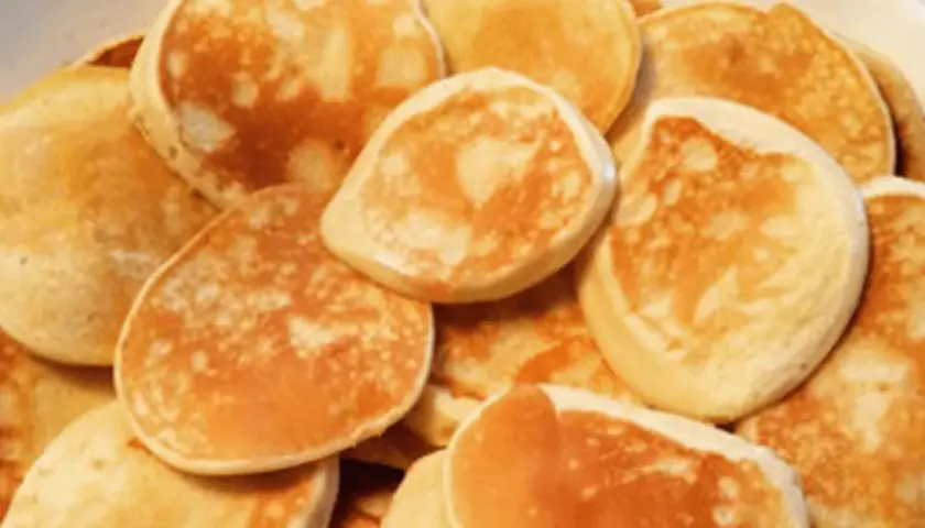  Placuszki twarogowo-bananowe - przepis na pyszne i zdrowe śniadanie