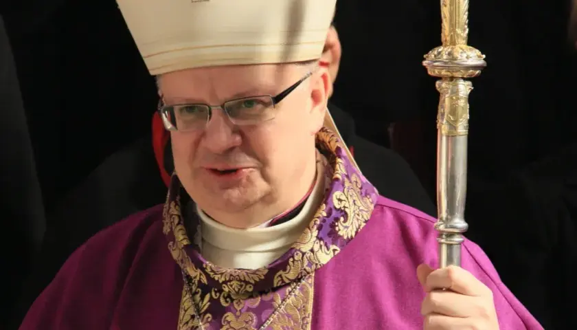 Jak wygląda biskup? Poznaj tajemnice jego stroju i symboli