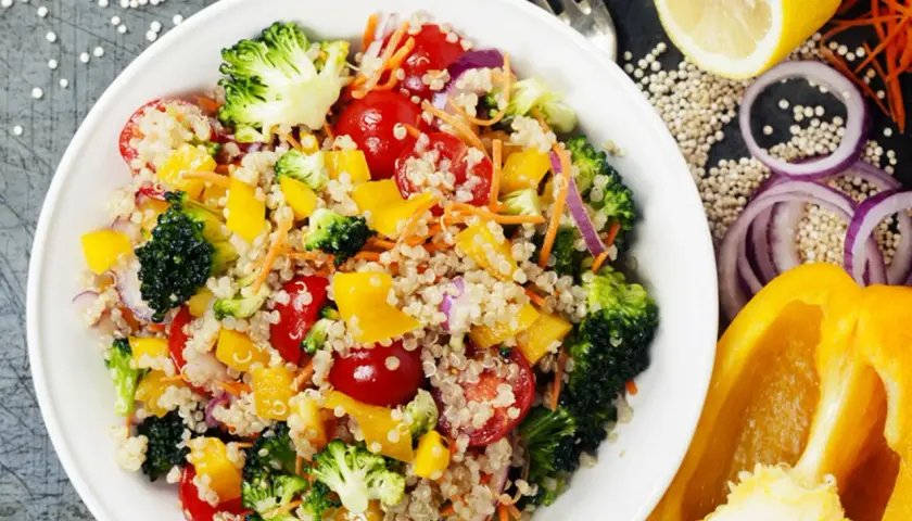 Salade de quinoa repas : une recette saine et délicieuse à essayer