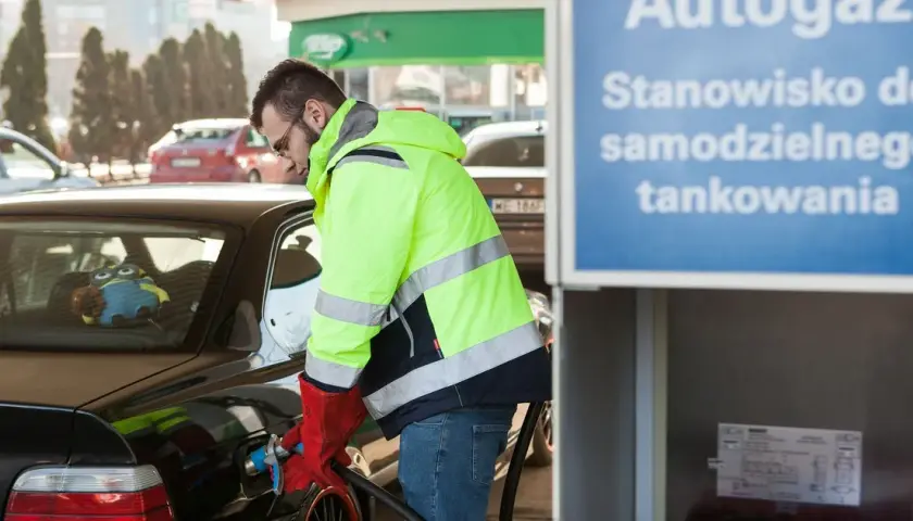 CNG i hybryda – co to jest i jak wpływają na środowisko?