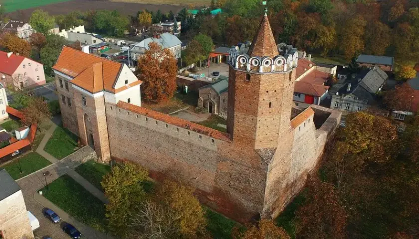 Zamek Królewski w Łęczycy: historia, zwiedzanie i tajemnice średniowiecznej twierdzy