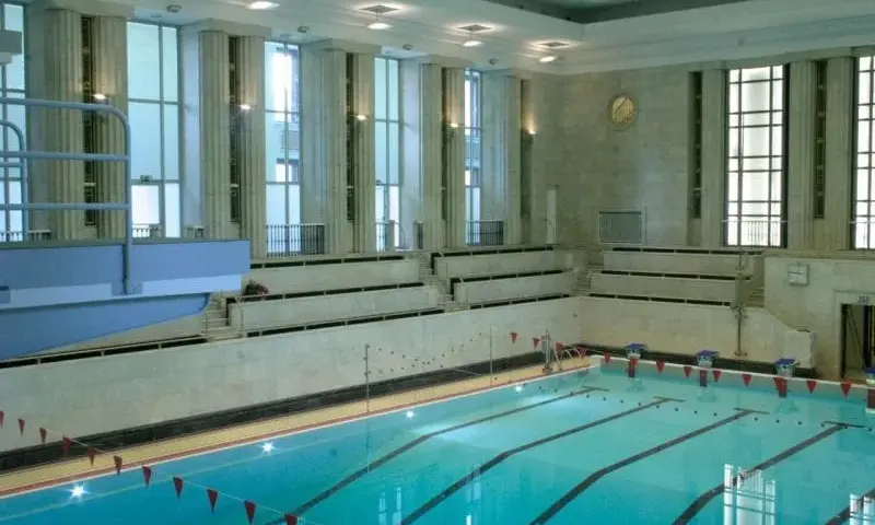 Basen w Pałacu Kultury - Kompleksowe centrum rekreacji mayońskiej