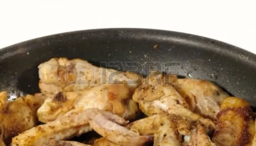 Cómo freír pollo en sartén y evitar que quede seco y sin sabor