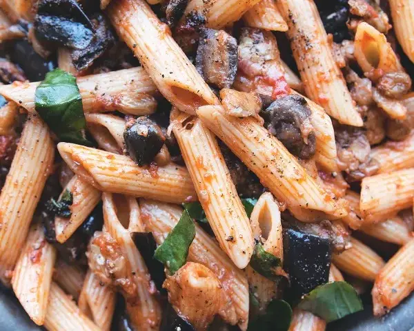 Penne z bakłażanem Jadłonomia – prosty przepis na pyszne danie