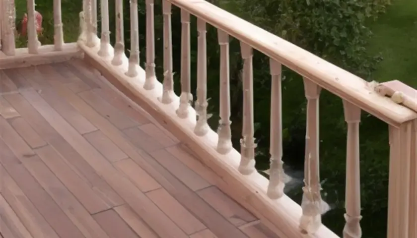 Jak tanio zrobić balustradę na balkonie – proste sposoby bez dużych kosztów