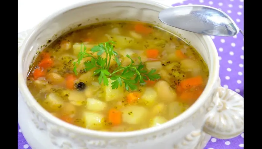 Jak zrobić dobrą zupę fasolową, aby zachwycić smakiem i aromatem