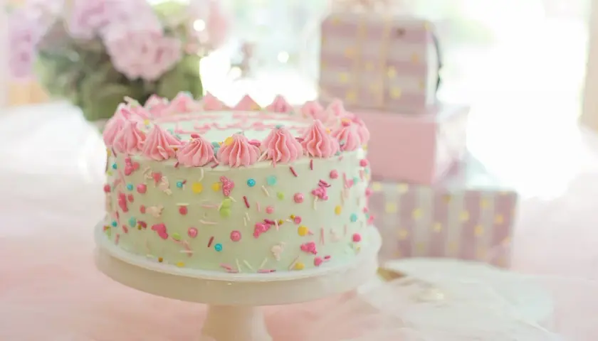 Ile kosztuje tort? Ceny, które zaskoczą i pomogą w wyborze