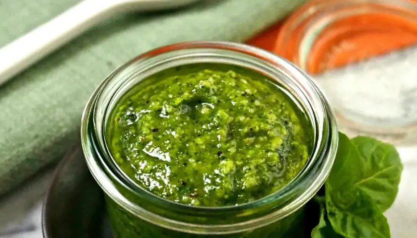 Pesto co to? Poznaj składniki, historię i zastosowanie tego sosu