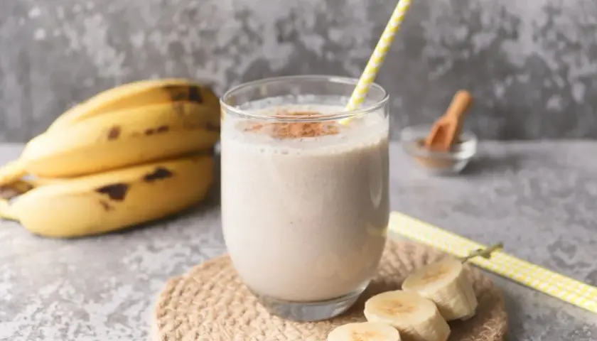 Cómo hacer batido de plátano delicioso y saludable en casa