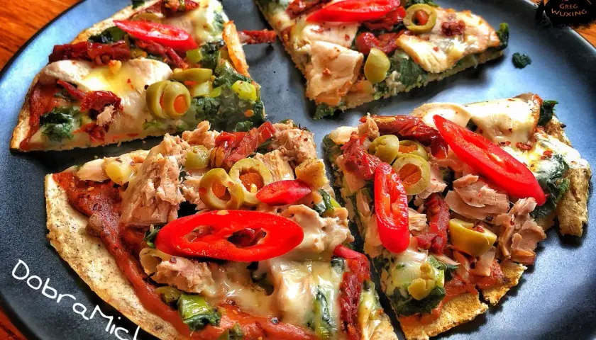 Jak zrobić pyszną fit pizzę z patelni - najlepszy przepis dla zabieganych
