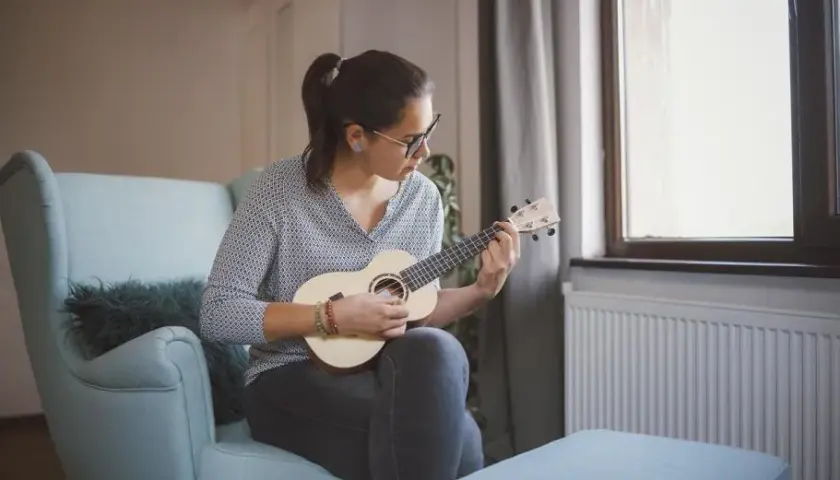 Jak zagrać Dni których nie znamy na ukulele - szybki kurs dla początkujących