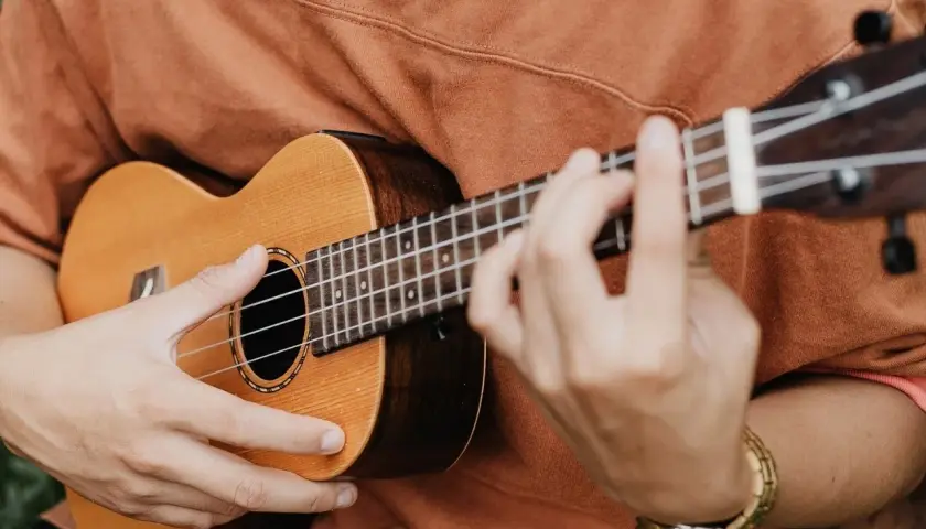 Czy nauka gry na ukulele jest trudna? Odkryj wyzwania i radości