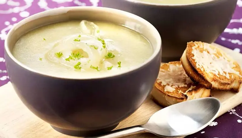 Recette soupe à l'oignon simple : savourez un plat réconfortant rapidement
