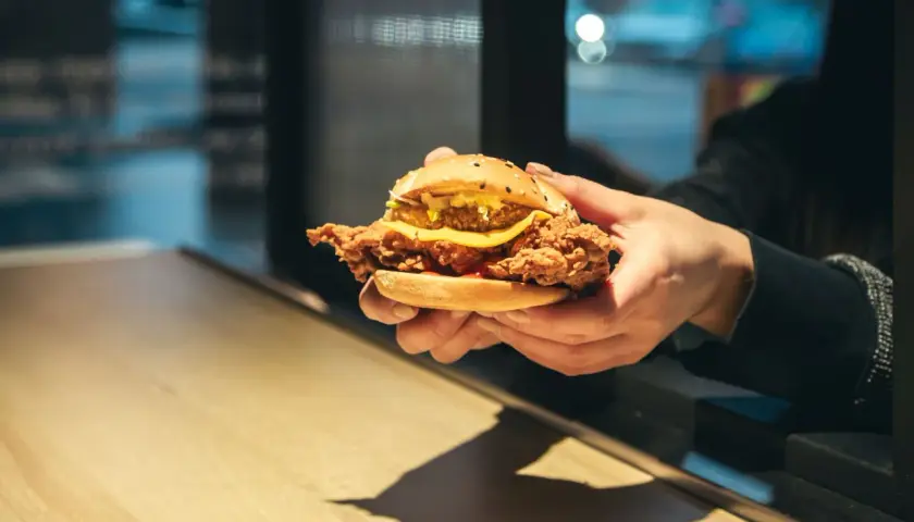 Fast food z kurczakiem w panierce - poznaj kulisy prowadzenia punktu gastronomicznego