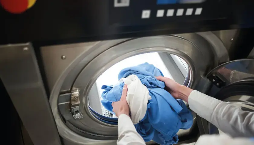 Na czym polega pranie chemiczne? Odkryj jego zalety i tajniki