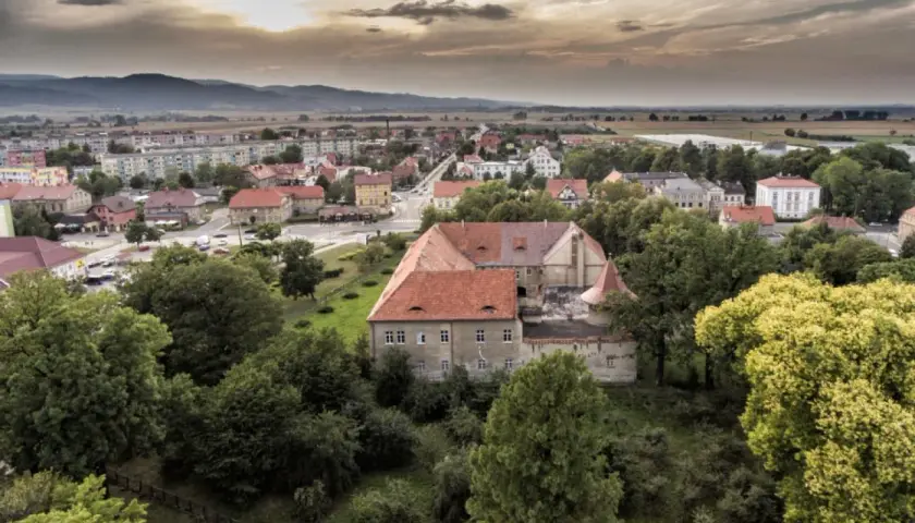 Pałac Sandreckich w Bielawie: historia, architektura i obecne życie