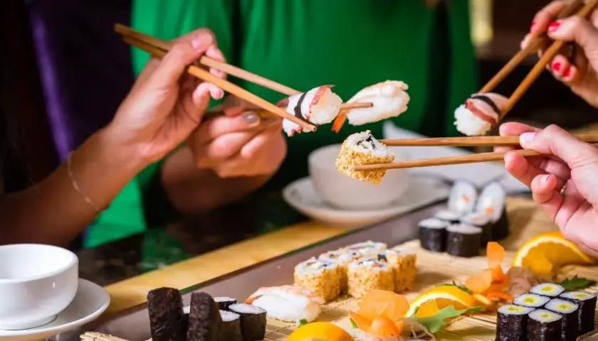 Ile sushi na 2 osoby - idealna porcja, aby nie być głodnym
