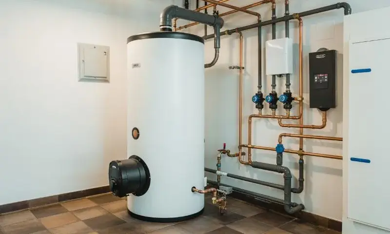 Technika grzewcza w budownictwie wielorodzinnym – komfort cieplny i oszczędność energii