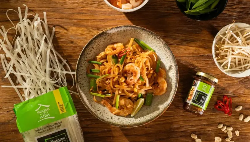 Jak smakuje pad thai? Odkryj wyjątkowe smaki i aromaty tej potrawy