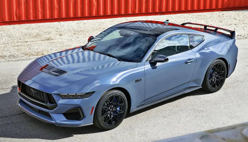 Ford Mustang - jaki silnik wybrać do amerykańskiej legendy? Porównujemy