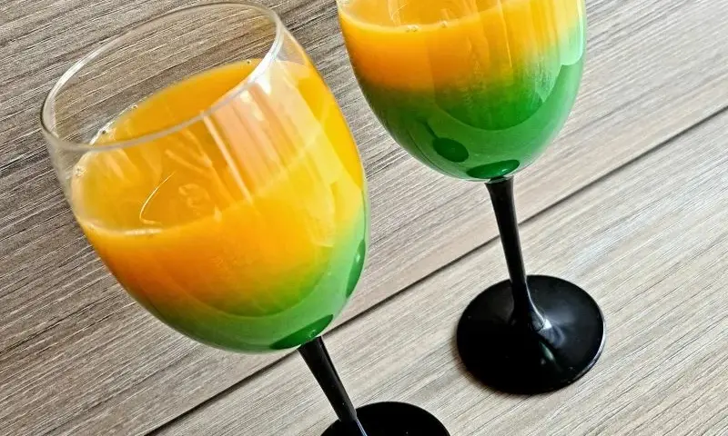 Najlepsze przepisy na drinki z syropem Blue Curacao, które zachwycą