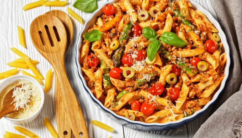 Pyszna zapiekanka z makaronem penne, którą pokochasz na obiad