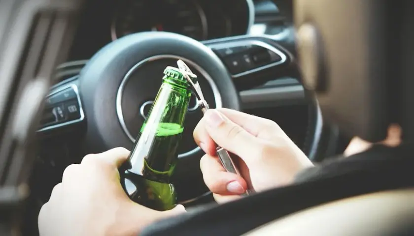 Spożywanie alkoholu a jazda samochodem – ile wynoszą limity w różnych krajach w Europie?