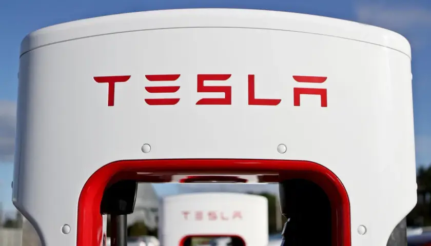 Ile kosztuje Tesla w Polsce? Ceny modeli i ukryte koszty, które musisz znać