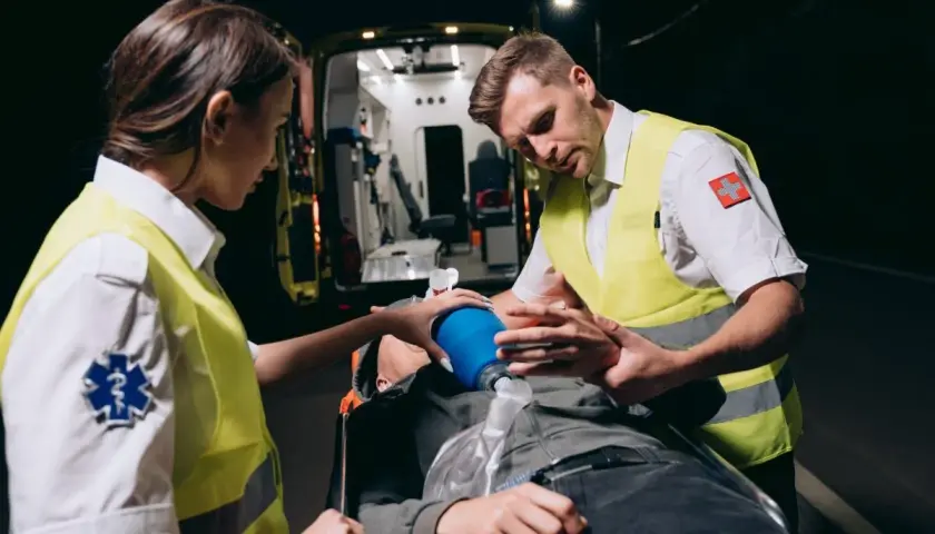 Co to jest BLS pierwsza pomoc? Kluczowe informacje, które ratują życie