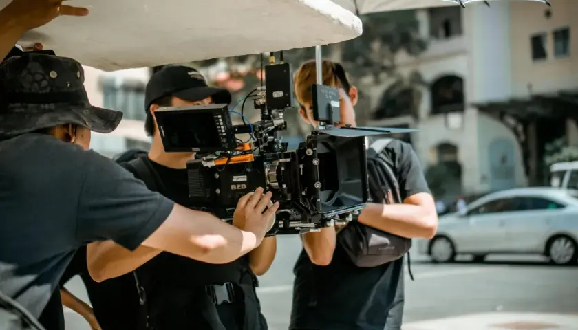 Skuteczne filmy promocyjne – jak stworzyć przyciągające filmy reklamowe