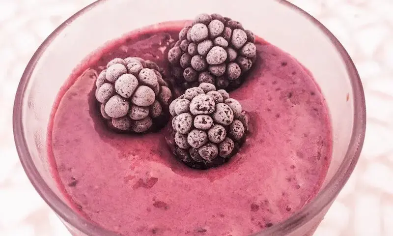 Batido de frutos rojos congelados: receta fácil y nutritiva para ti