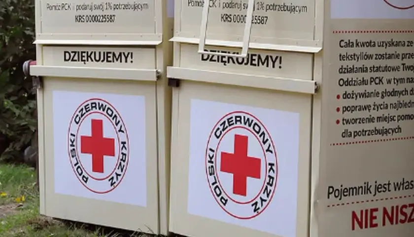 Jak przekazać ubrania do PCK? Gdzie oddać i co warto wiedzieć