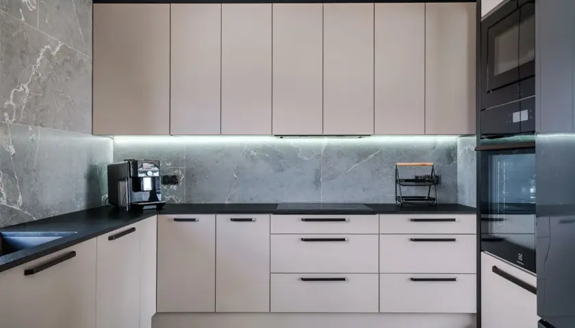 Jakie meble kuchenne będą modne w nadchodzących miesiącach? Zobacz trendy!