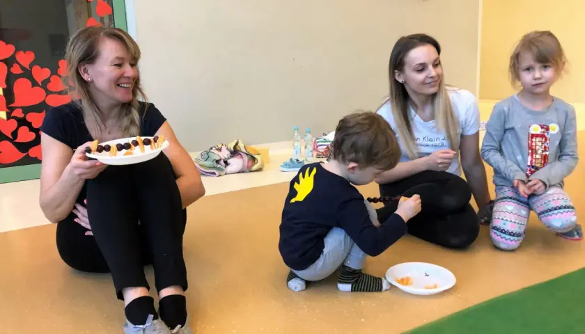 Zabawy integracyjne z rodzicami w przedszkolu, które zbliżają do siebie