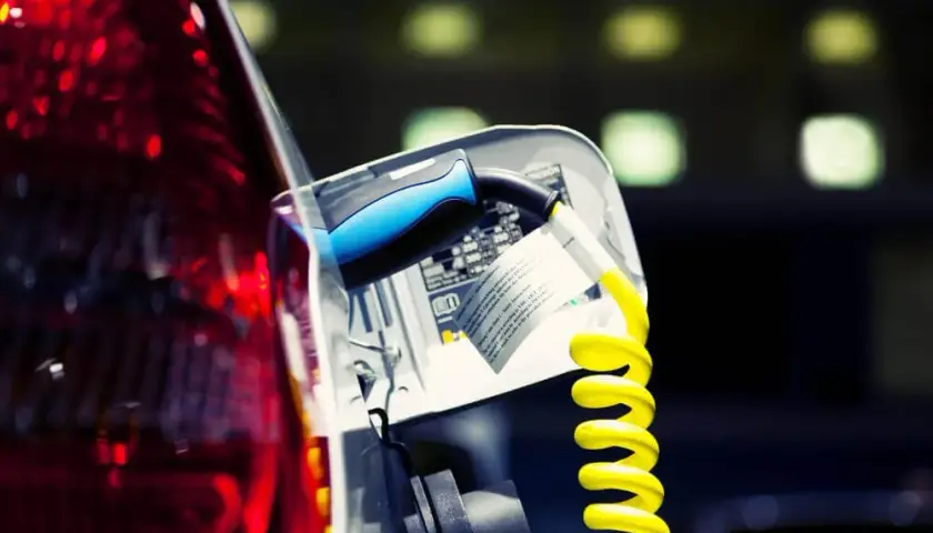 Ile kosztuje jazda samochodem elektrycznym? Zaskakujące oszczędności!